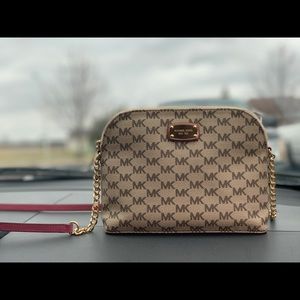 Michael Kors Purse / Crossbody ✨